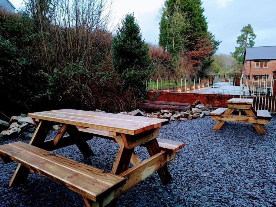 The West Wing At Eriviat Hall Hot Tub Henllan  Luaran gambar